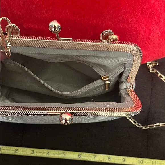 #1469**The Lux Bag: Vintage Elegant Cream and Gold Women's Handbag - Picture 8 of 17